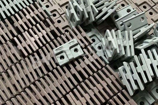 STS crane rail clips assembly